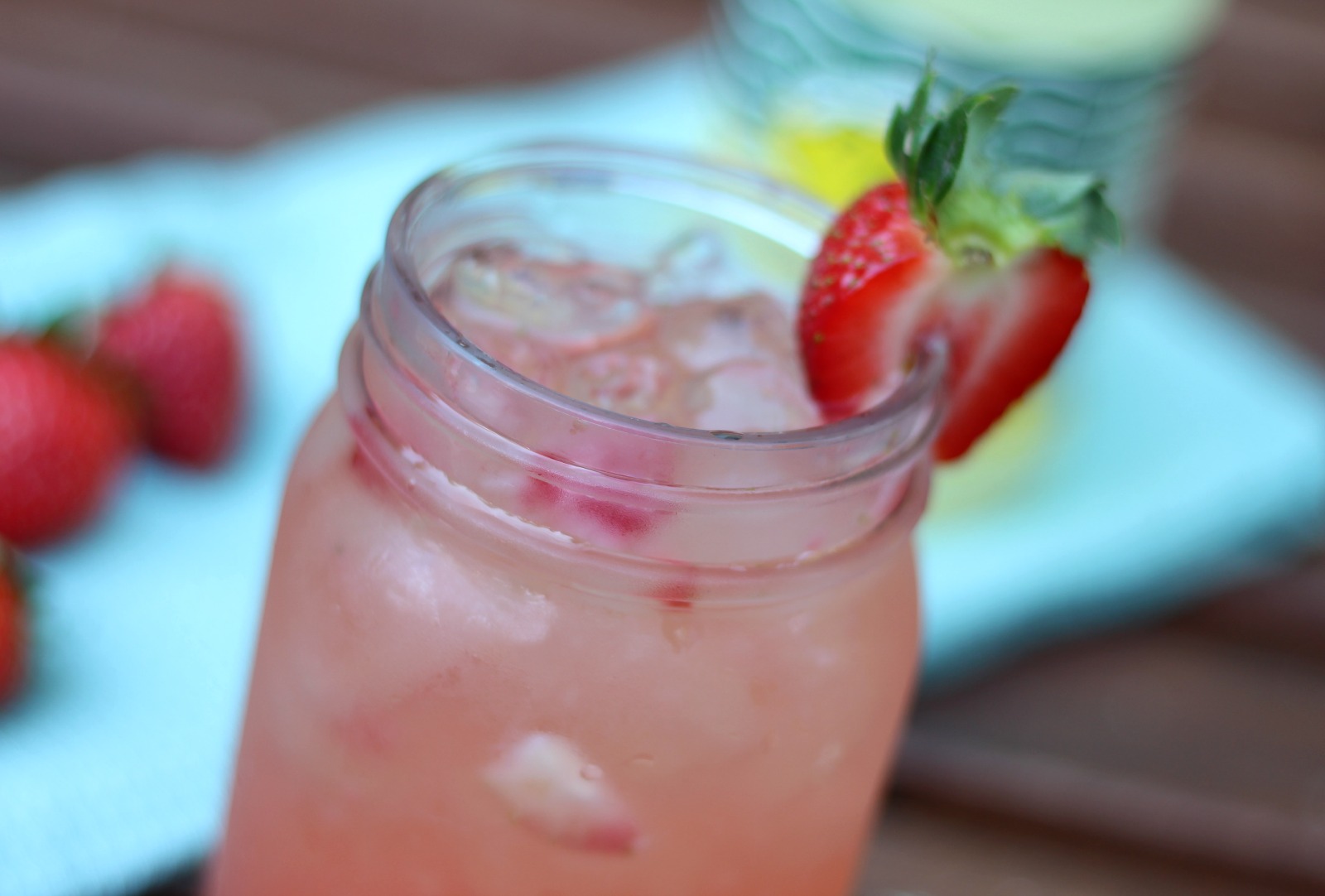 spiked-lemonade-strawberry