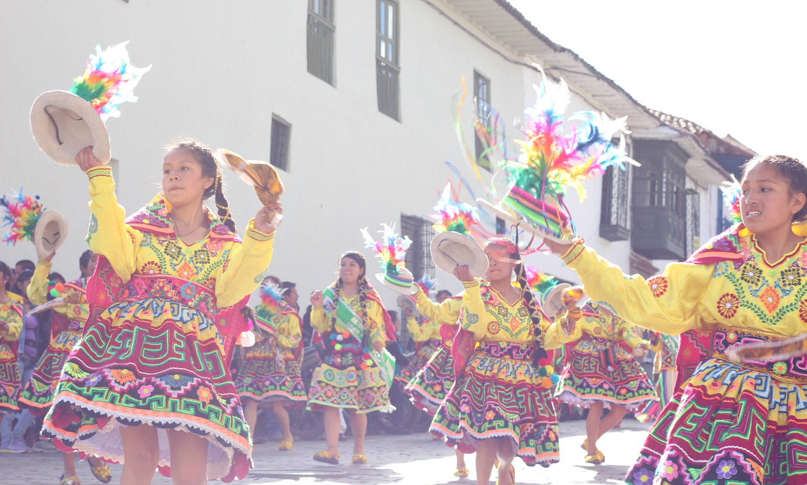 festival-dancing-in-cusco