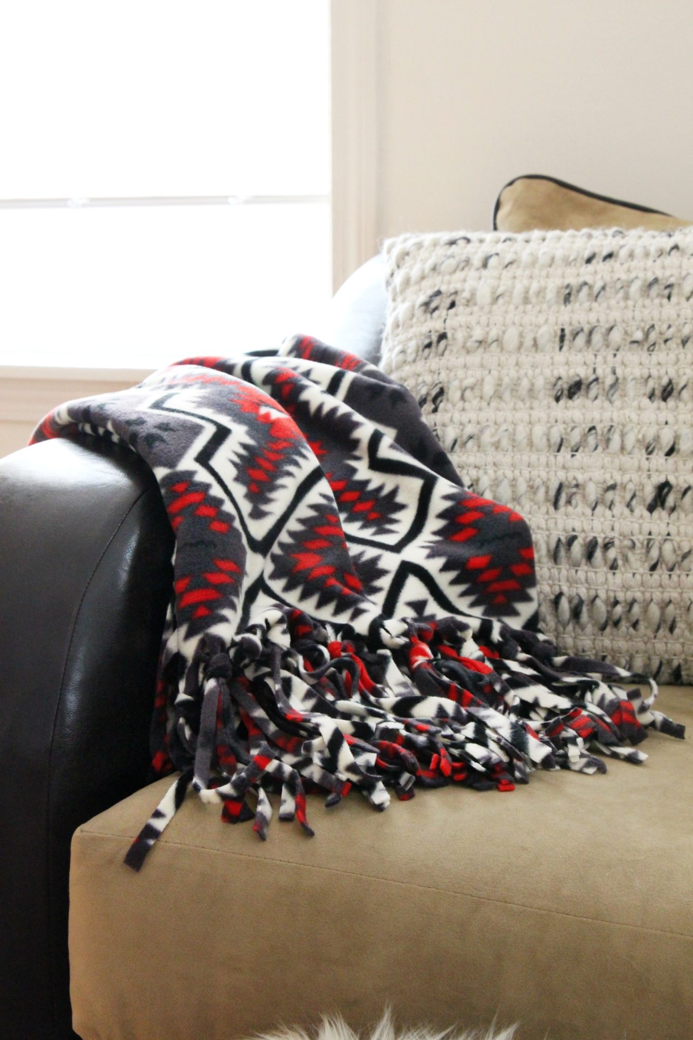 How to Make a Cozy, No Sew Throw Blanket Tutorial | DIY Fleece Blanket