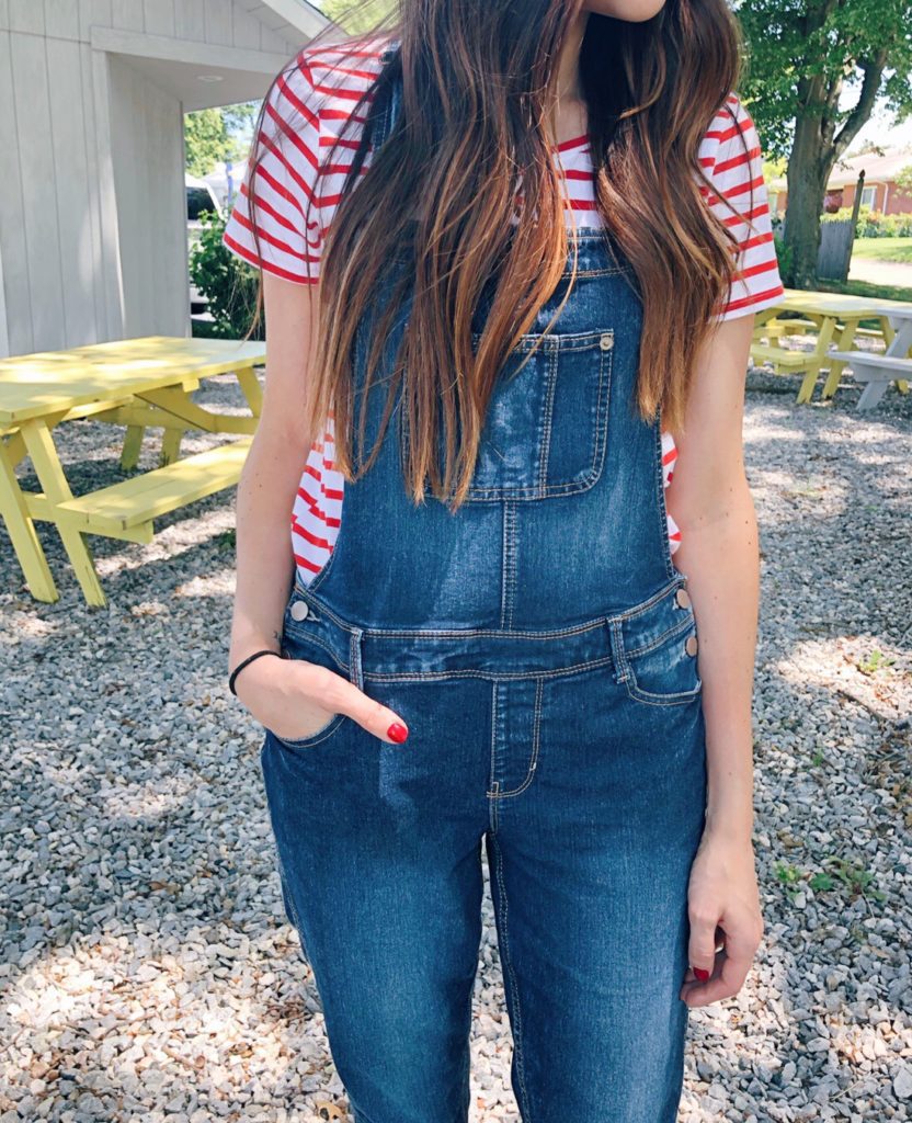 How to style overall jeans | CT Mom Blog |